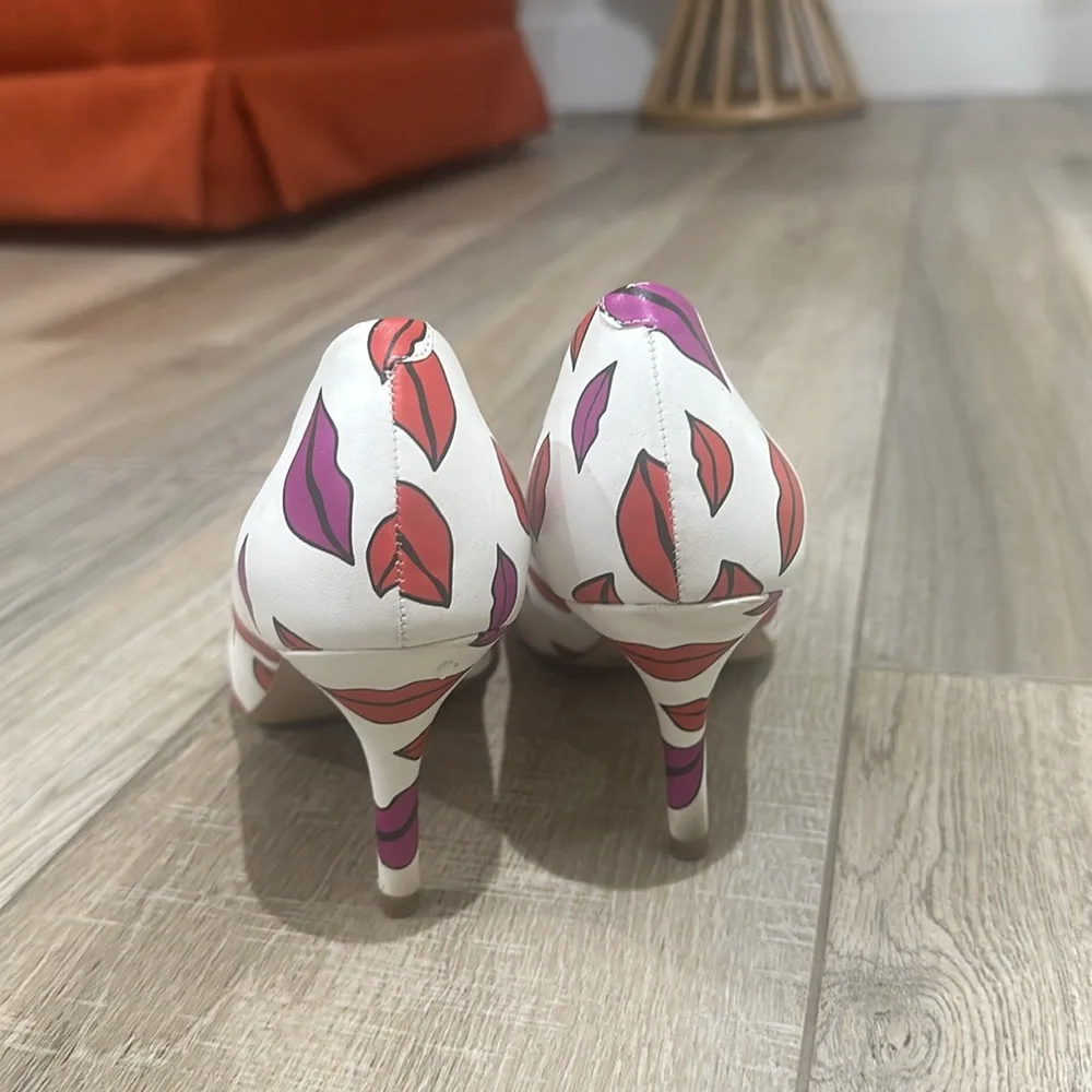 Lips 👄 Heels - Picture 5 of 6